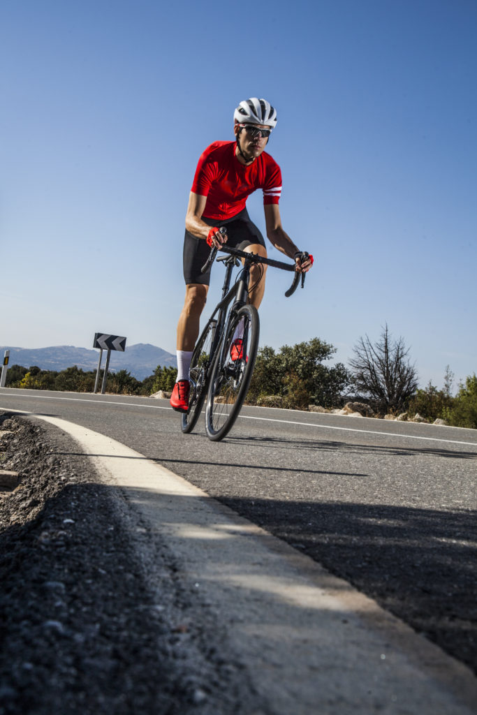 cycliste avec des lunettes de sport