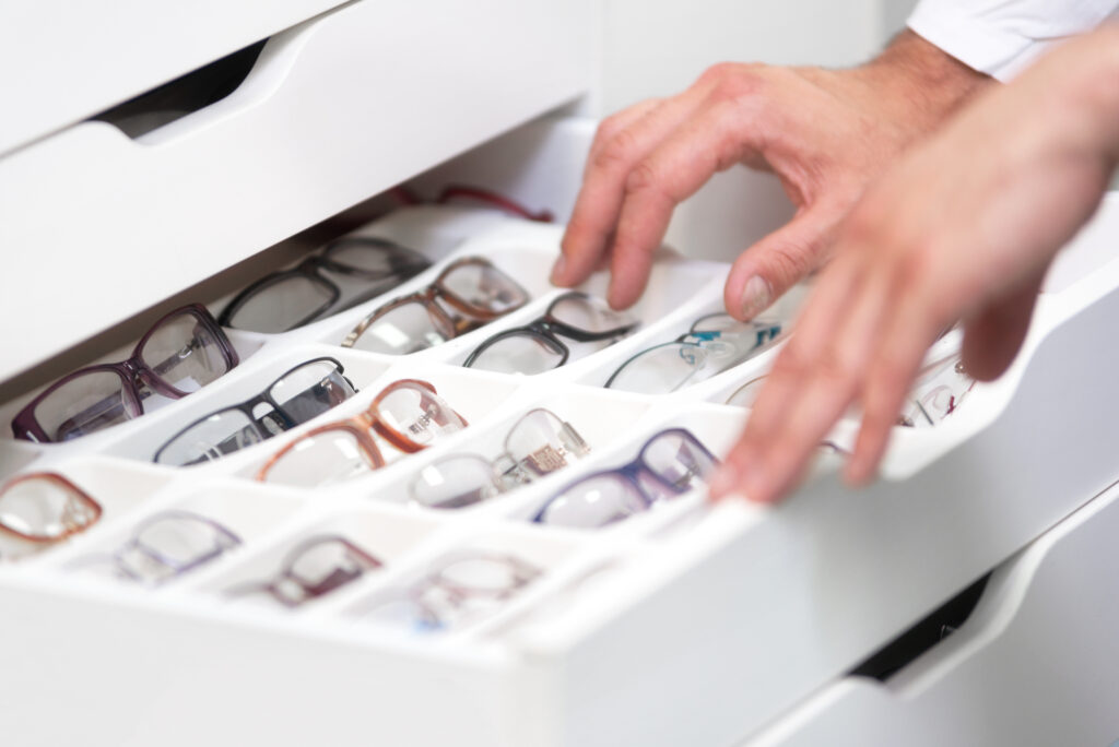 le service d'opticien à domicile par Vision et Création à Angers